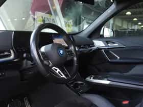 BMW iX1 (2023) thumbnail 14