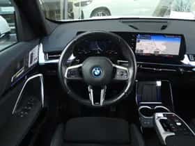BMW iX1 (2023) thumbnail 3