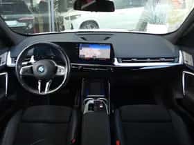 BMW iX1 (2023) thumbnail 4
