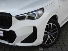 BMW iX1 (2023) thumbnail 9