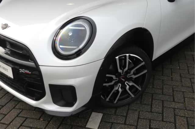 MINI Hatchback (2024) thumbnail 2