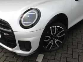MINI Hatchback (2024) thumbnail 2