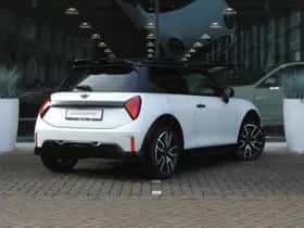 MINI Hatchback (2024) thumbnail 15