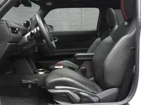 MINI Hatchback (2024) thumbnail 3