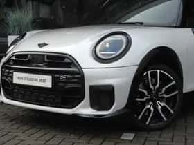 MINI Hatchback (2024) thumbnail 4