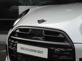 MINI Hatchback (2024) thumbnail 5