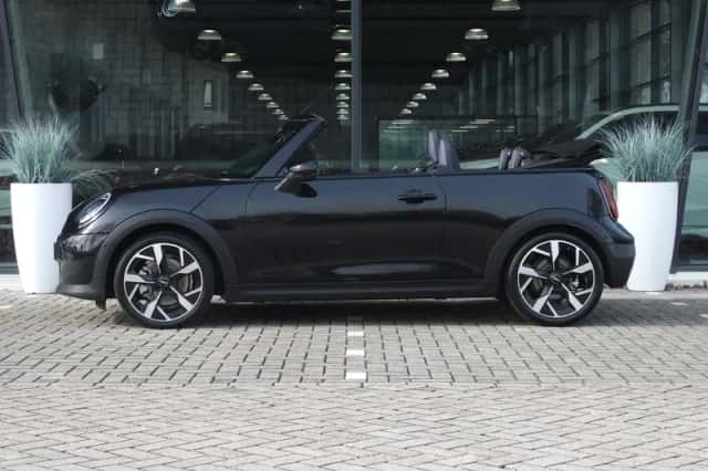 MINI Cabrio (2025) thumbnail 6