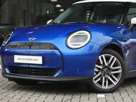 MINI Hatchback (2024) thumbnail 2