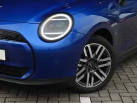 MINI Hatchback (2024) thumbnail 5