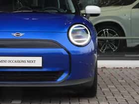MINI Hatchback (2024) thumbnail 8