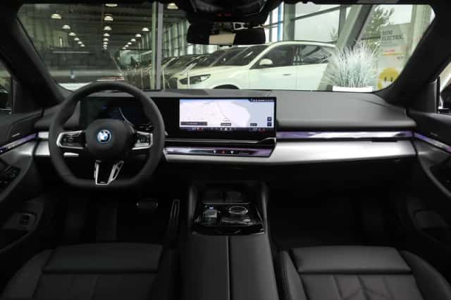 BMW i5 (2026) thumbnail 3