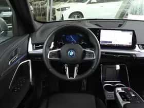 BMW iX1 (2025) thumbnail 2