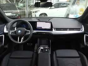 BMW iX1 (2025) thumbnail 3