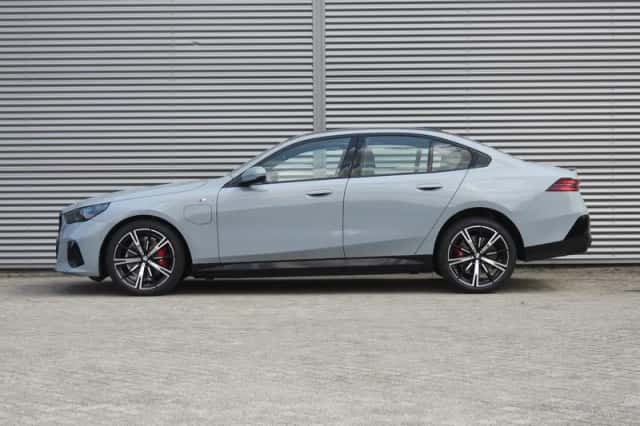 BMW i5 (2026) thumbnail 3