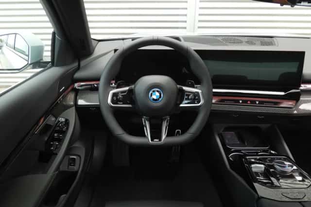 BMW i5 (2026) thumbnail 4