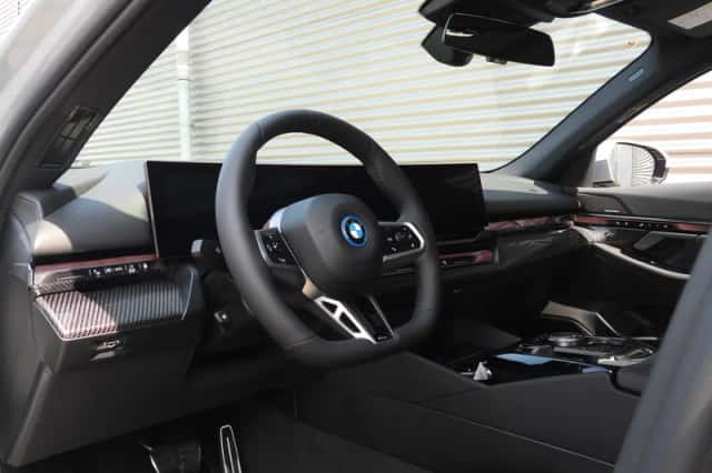 BMW i5 (2026) thumbnail 6