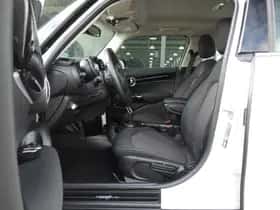 MINI Hatchback (2023) thumbnail 3