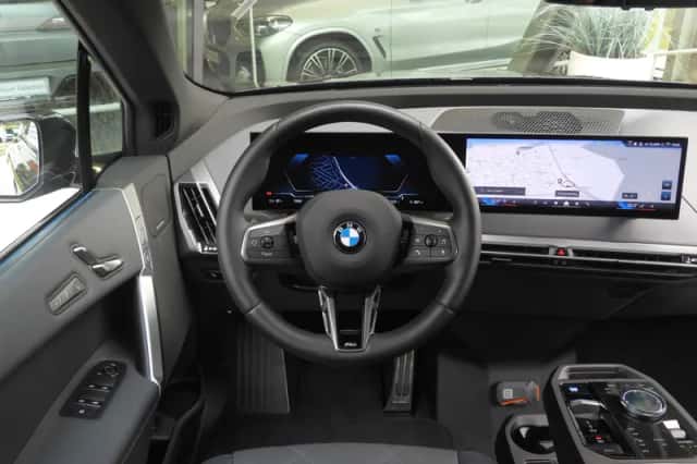 BMW iX (2026) thumbnail 2