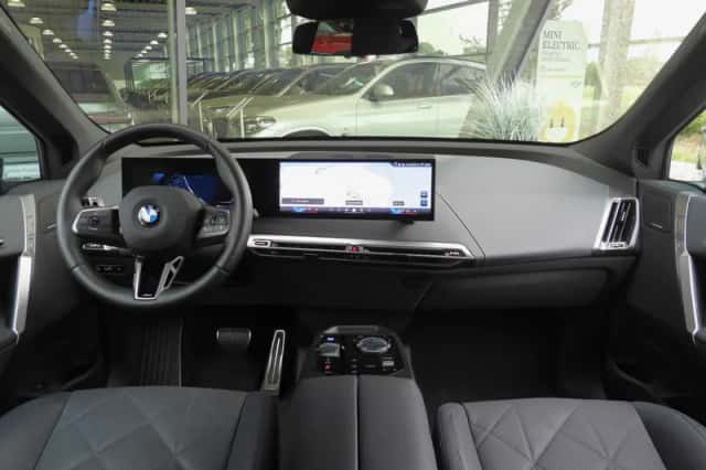 BMW iX (2026) thumbnail 3
