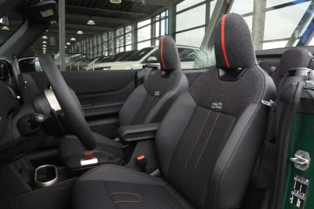 MINI Cabrio (2026) thumbnail 3