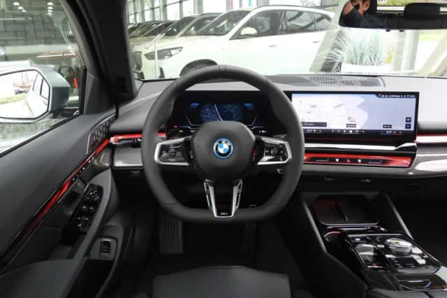 BMW i5 (2026) thumbnail 2
