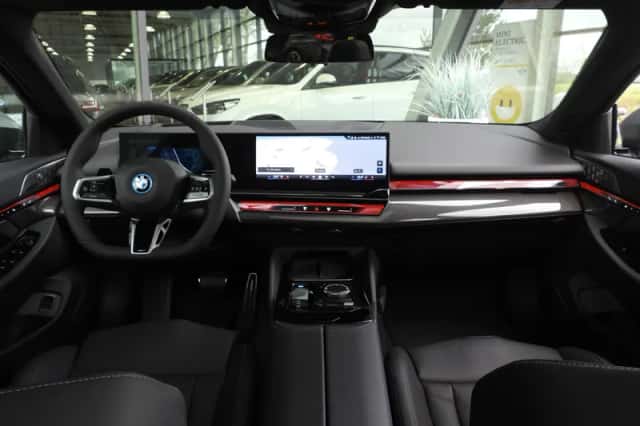 BMW i5 (2026) thumbnail 3