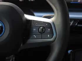 BMW iX2 (2025) thumbnail 36