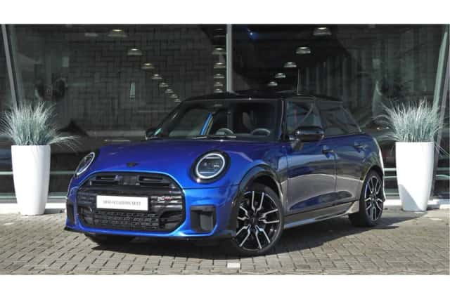 MINI Hatchback (2024) thumbnail 1