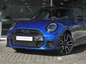 MINI Hatchback (2024) thumbnail 2