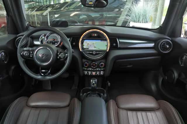 MINI Hatchback (2019) thumbnail 3
