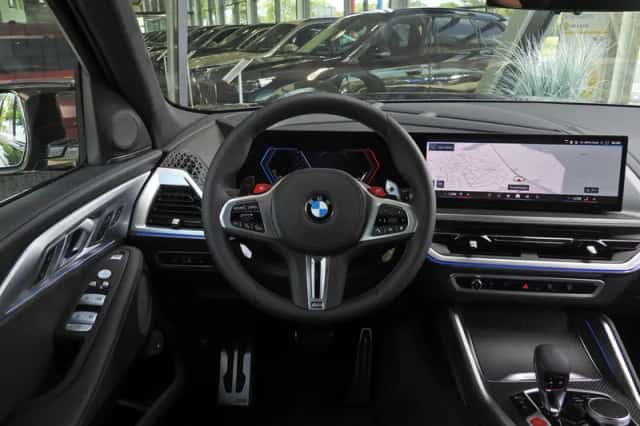 BMW XM (2026) thumbnail 2