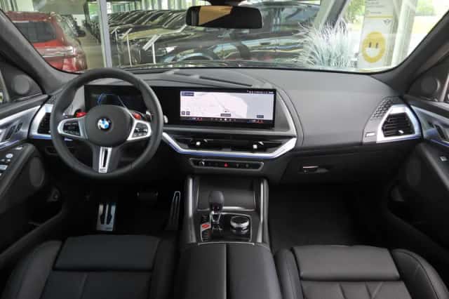 BMW XM (2026) thumbnail 3