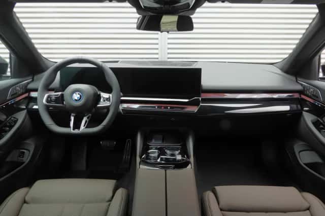 BMW i5 (2026) thumbnail 3