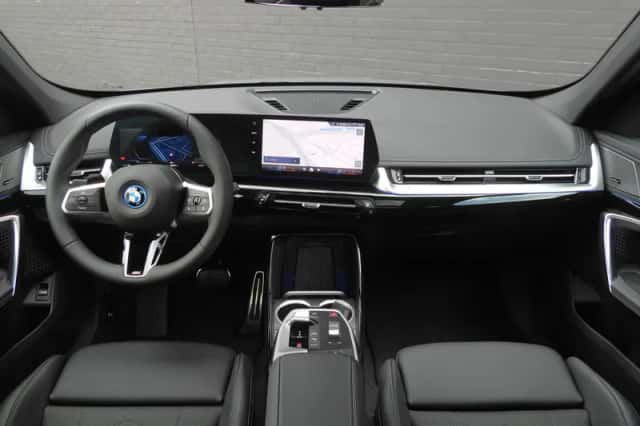 BMW iX1 (2026) thumbnail 3