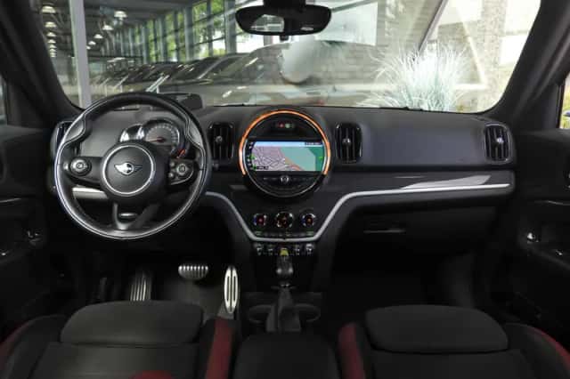 MINI Countryman (2018) thumbnail 3