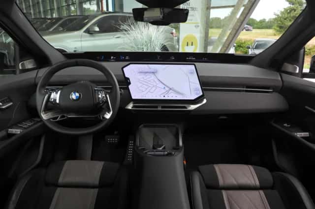BMW iX3 (2026) thumbnail 3