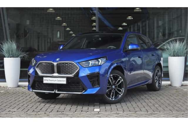 BMW iX2 (2025) thumbnail 1