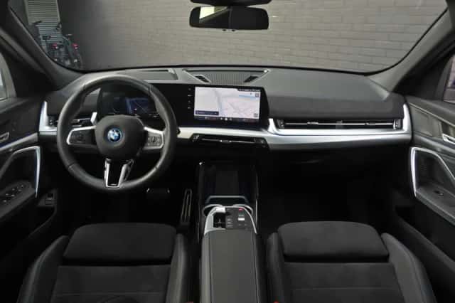 BMW iX2 (2025) thumbnail 3