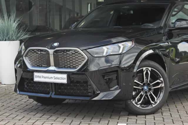 BMW iX2 (2025) thumbnail 2