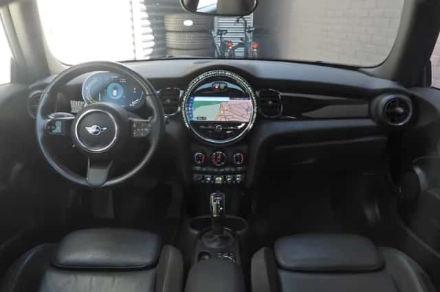 MINI Electric (2022) thumbnail 3