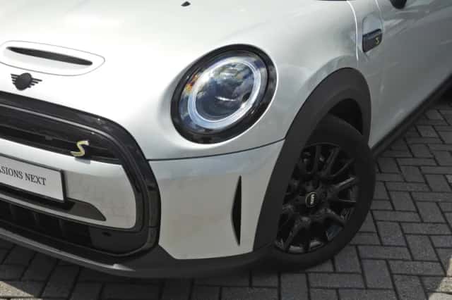 MINI Electric (2022) thumbnail 6