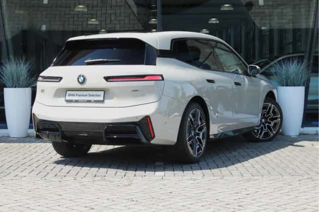 BMW iX (2025) thumbnail 4