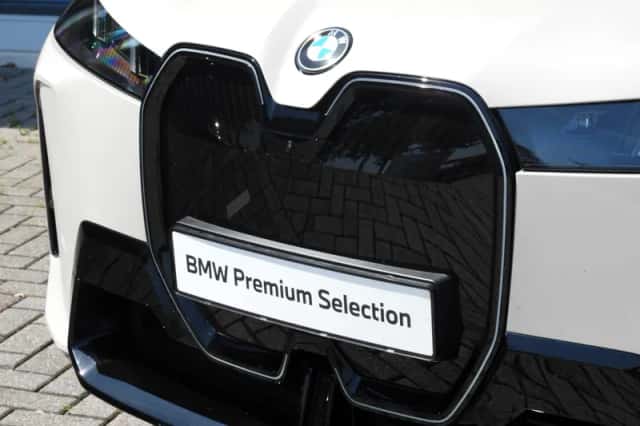 BMW iX (2025) thumbnail 6