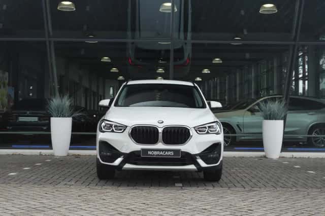 BMW X1 (2022) thumbnail 2