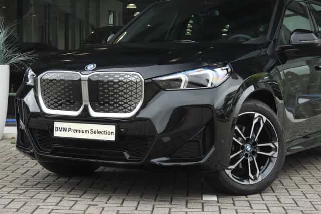 BMW iX1 (2025) thumbnail 2