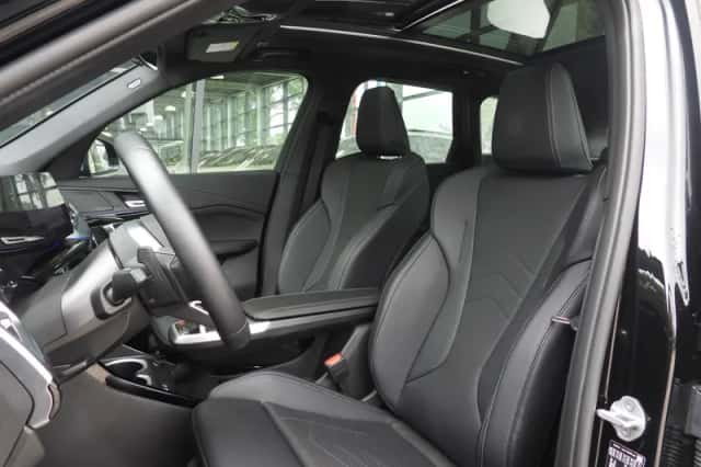 BMW iX1 (2025) thumbnail 4