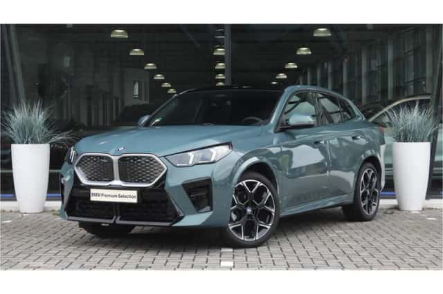 BMW iX2 (2025) thumbnail 1