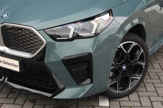 BMW iX2 (2025) thumbnail 4