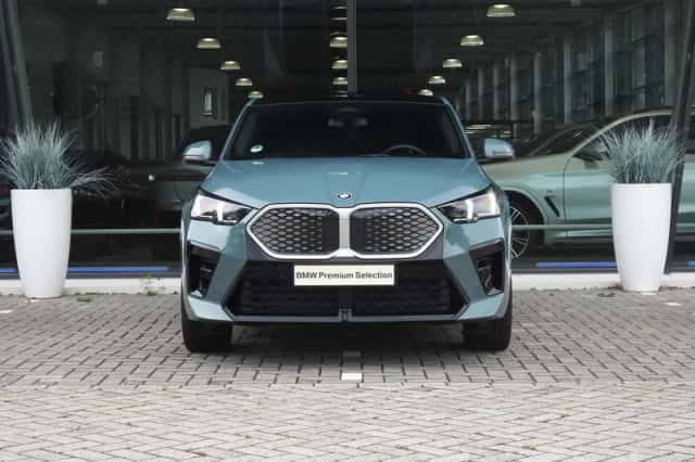 BMW iX2 (2025) thumbnail 5