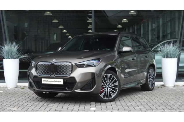 BMW iX1 (2025) thumbnail 1